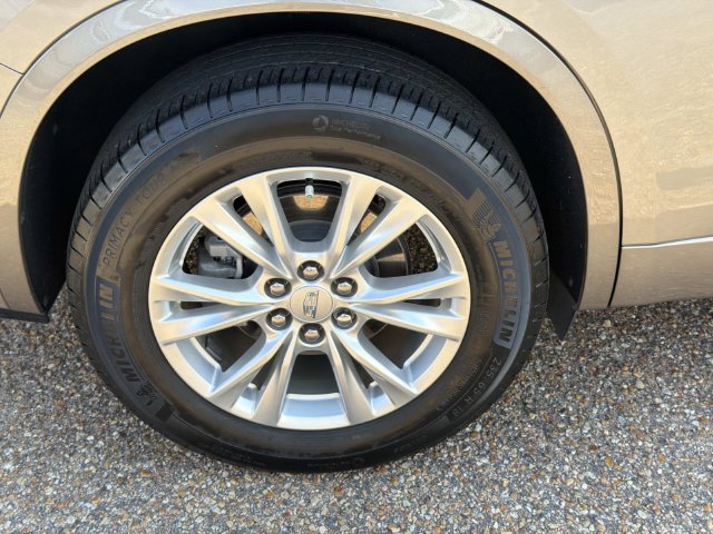 Used 2023 Cadillac XT6 Luxury w/ LPO, Floor Liner Package FWD image 5