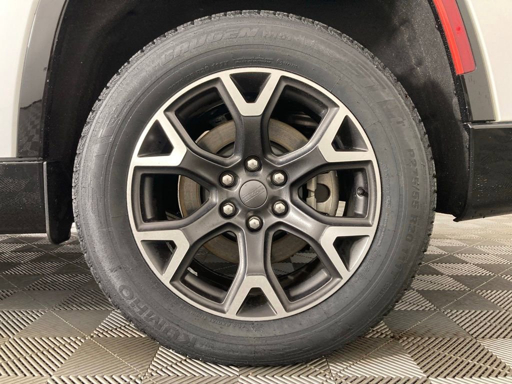 Used 2023 Jeep Wagoneer L Series III w/ Preferred Equipment Group image 26