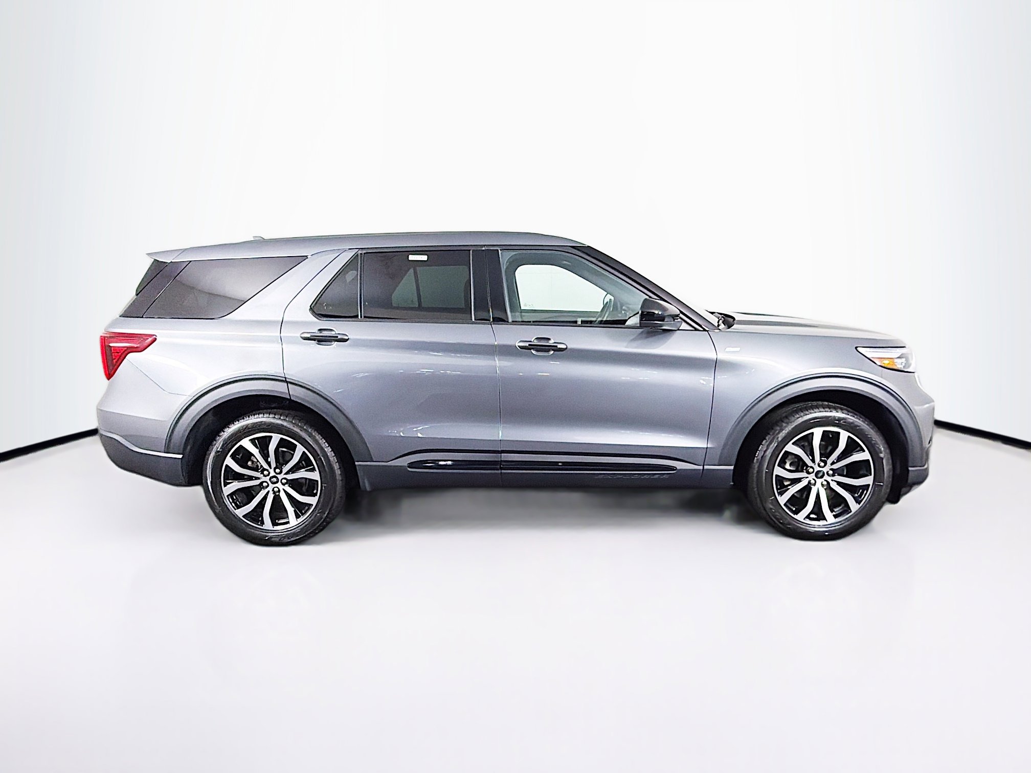 Used 2022 Ford Explorer ST-Line image 9