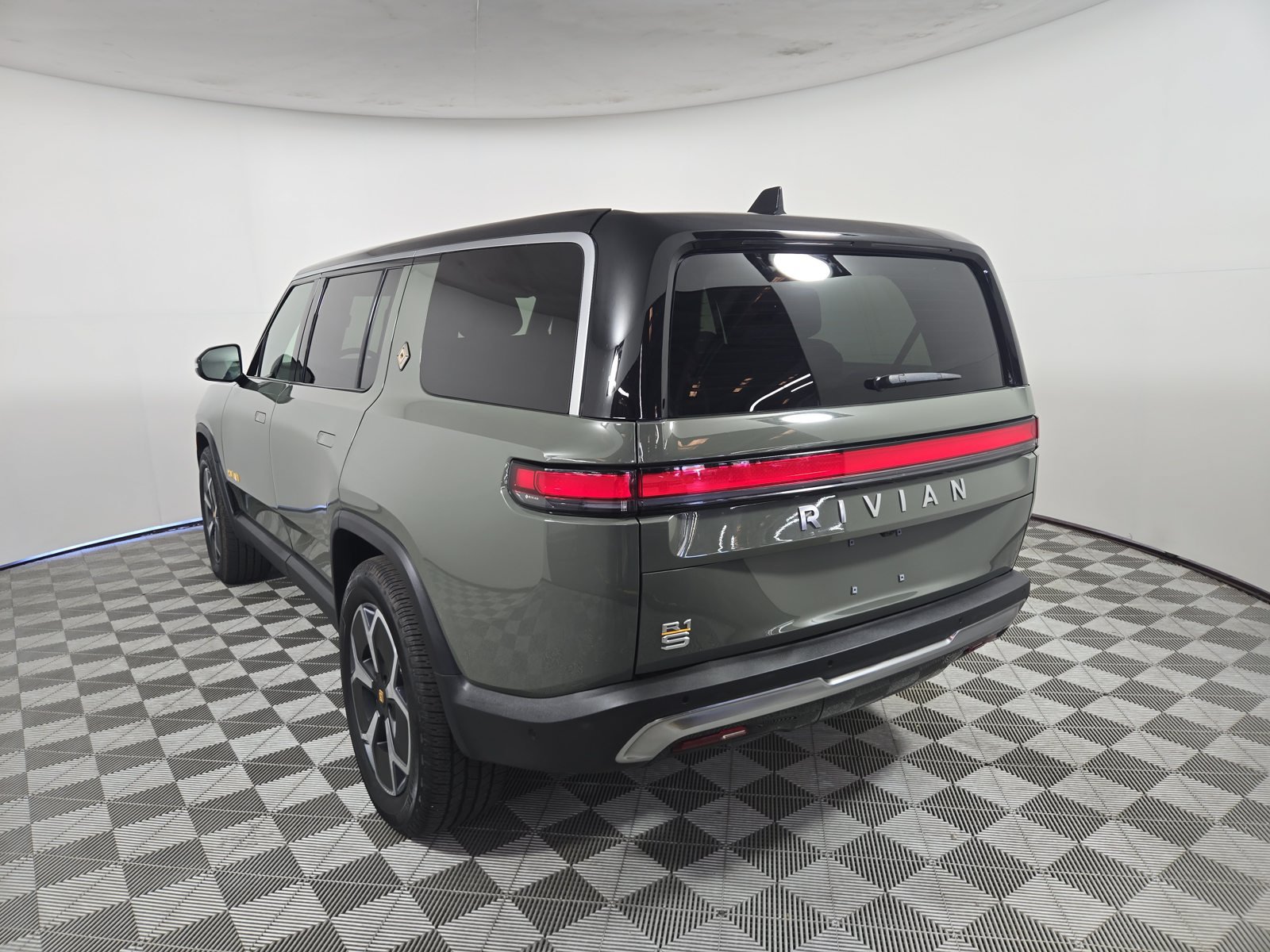 Used 2022 Rivian R1S Launch Edition Quad AWD/4WD image 3
