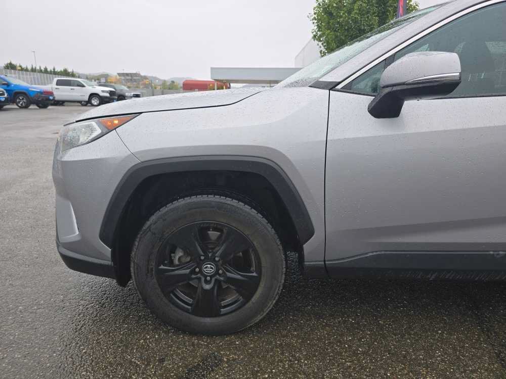 Used 2020 Toyota RAV4 XLE AWD/4WD image 13