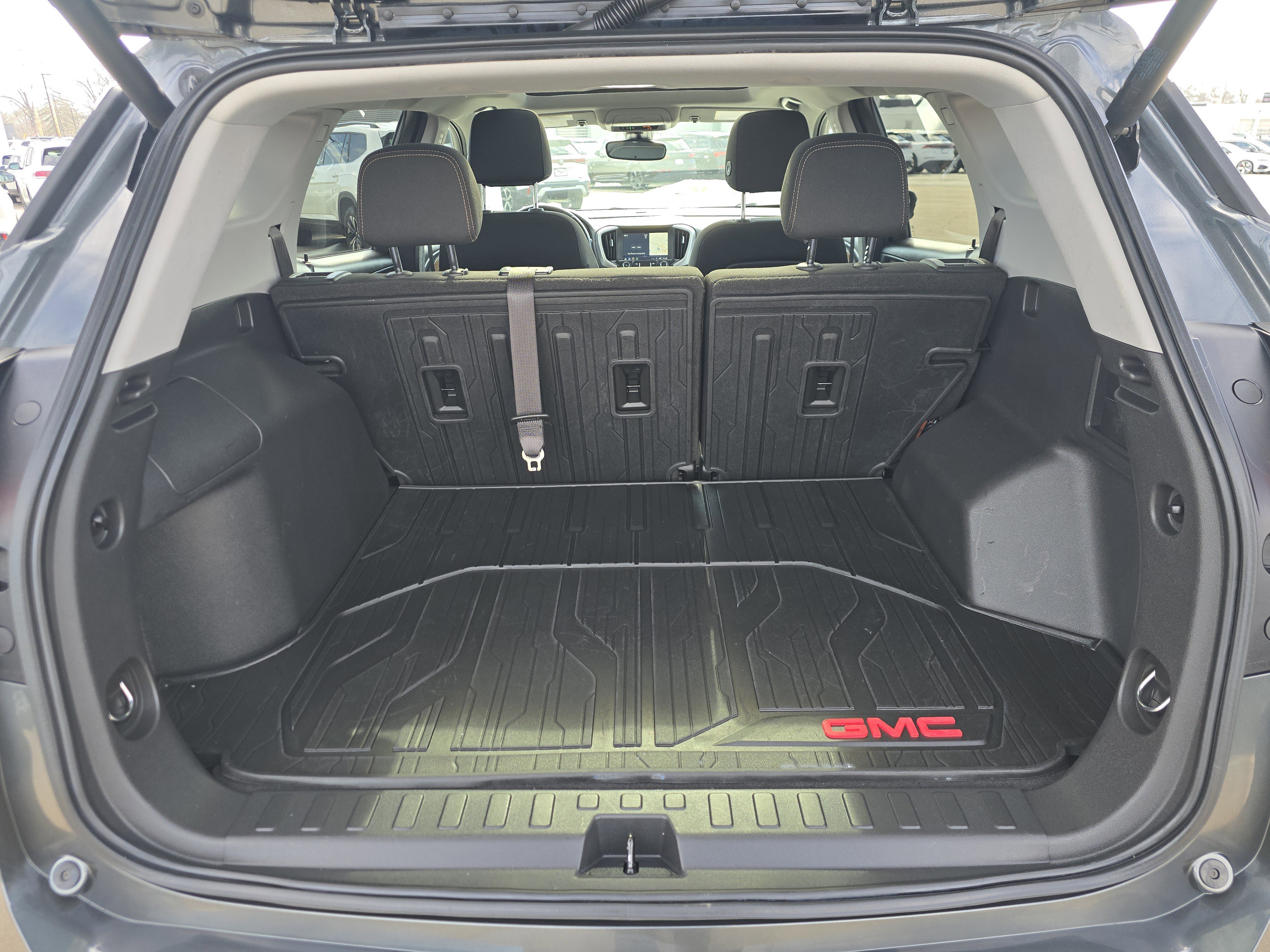 Used 2021 GMC Terrain SLE w/ Driver Convenience Package image 16