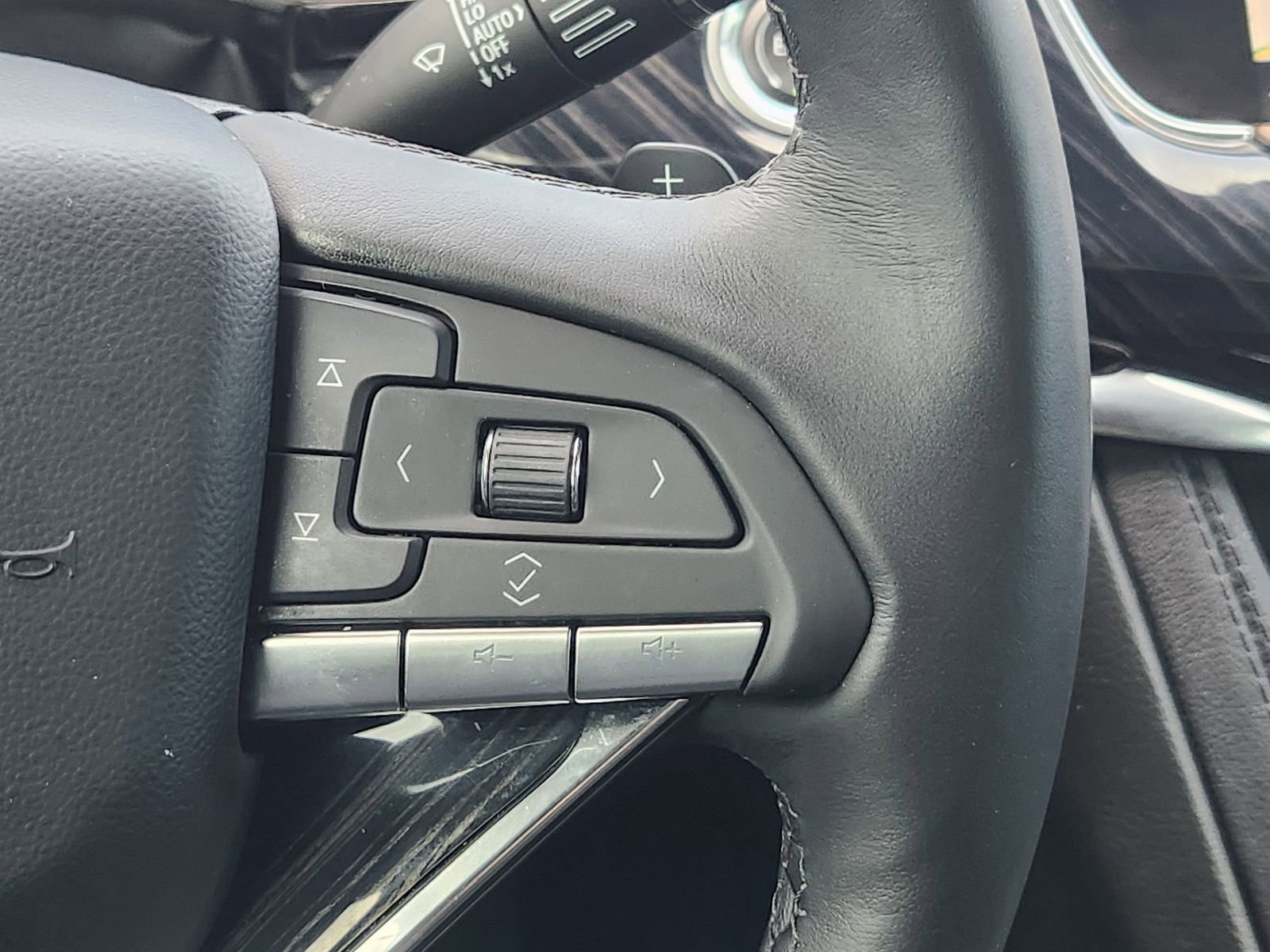 Used 2023 Cadillac XT6 Premium Luxury FWD image 32