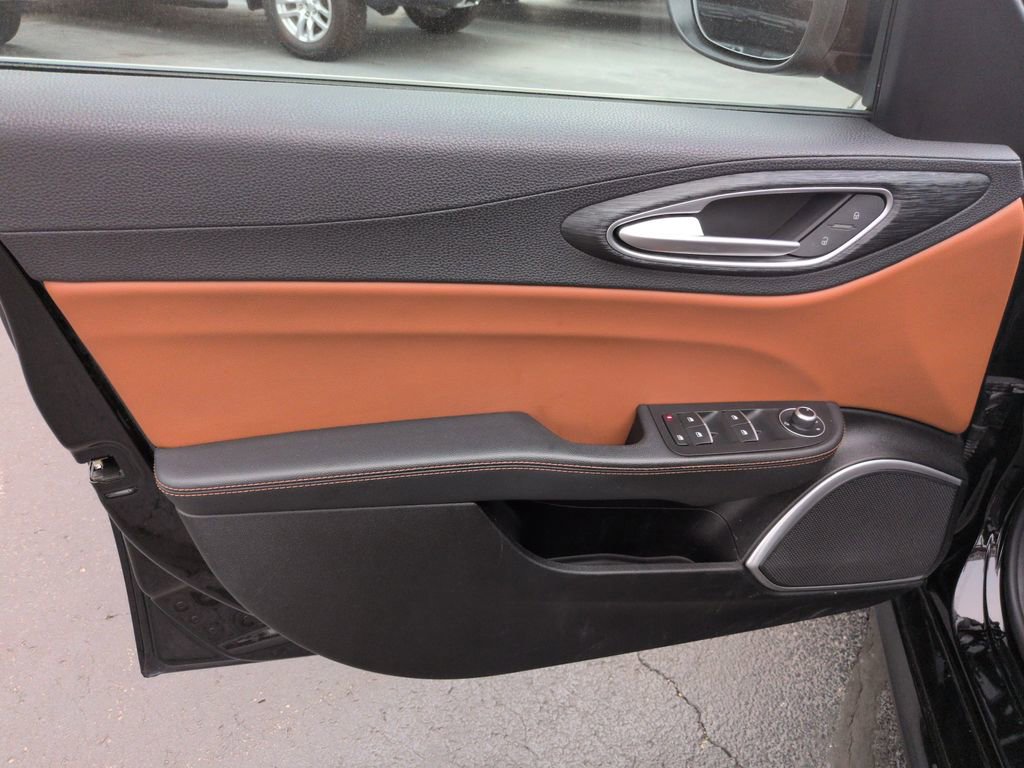 Used 2019 Alfa Romeo Giulia AWD image 10