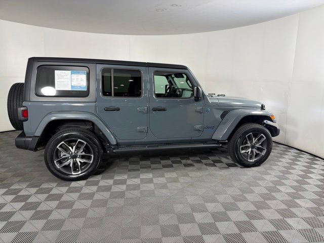Used 2024 Jeep Wrangler Unlimited w/ Convenience Group AWD/4WD image 6