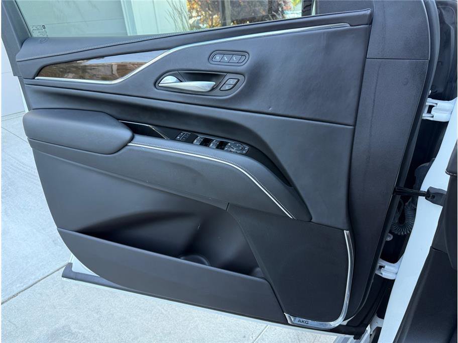 Used 2023 Cadillac Escalade ESV Sport Platinum w/ LPO, ONYX Package AWD/4WD image 28