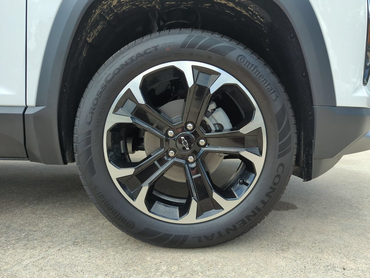 New 2027 Chevrolet Equinox LT w/ Safety and Technology Package FWD image 25