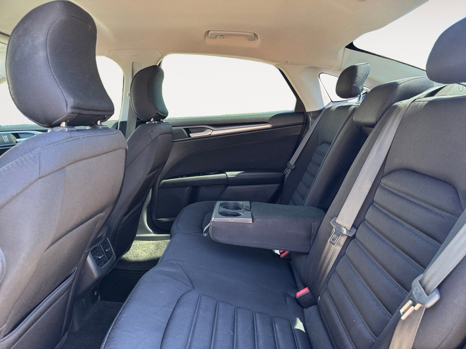 Used 2016 Ford Fusion SE FWD image 13