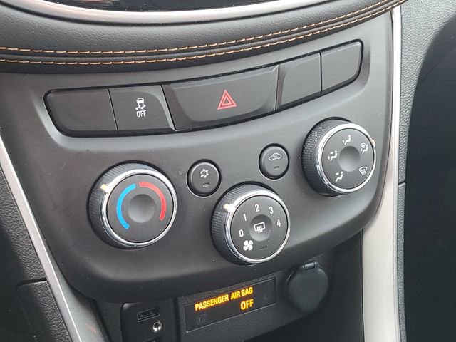 Used 2022 Chevrolet Trax LT w/ LT Convenience Package image 17