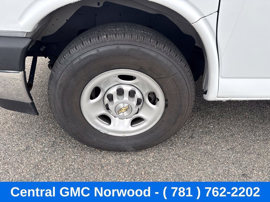 Used 2025 Chevrolet Express 2500 w/ Driver Convenience Package RWD image 9
