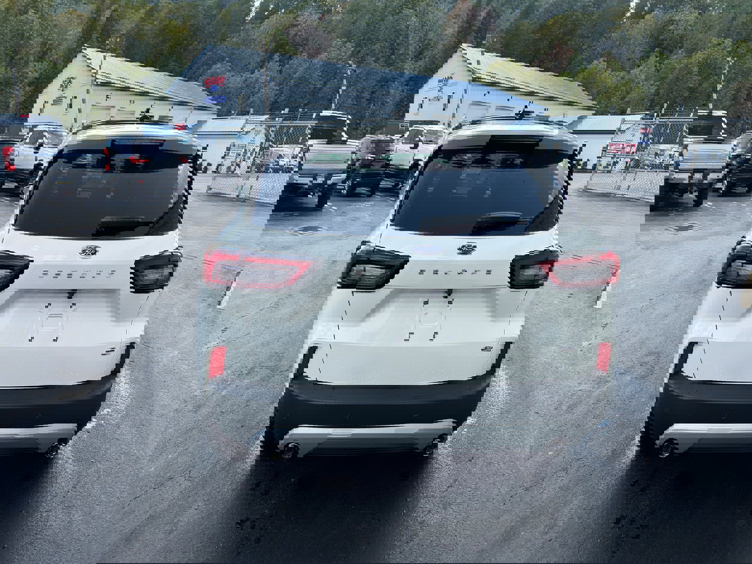 New 2025 Ford Escape SE w/ PHEV Premium Package FWD image 13