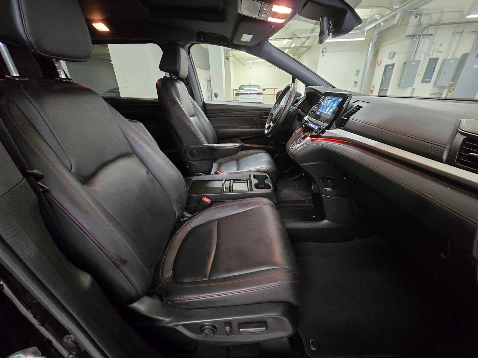 Used 2023 Honda Odyssey Sport image 11