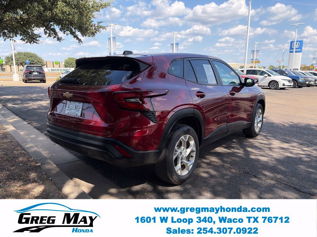 Used 2025 Chevrolet Trax LS w/ LS Convenience Package FWD image 8