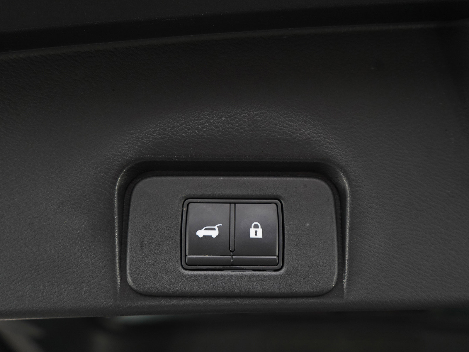 Used 2022 Nissan Rogue SV w/ SV Premium Package image 11