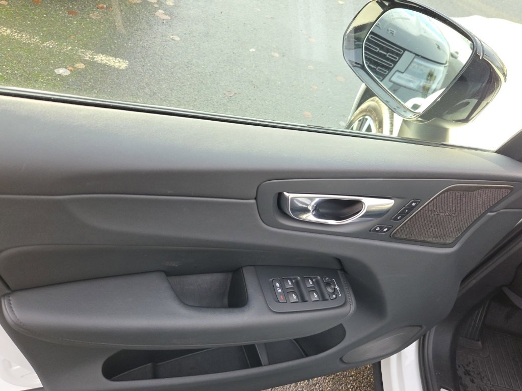 Certified 2023 Volvo XC60 B5 Plus w/ Climate Package image 3