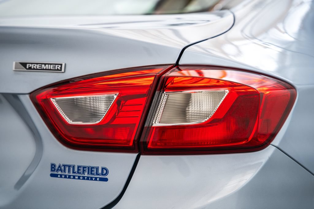 Used 2018 Chevrolet Cruze Premier w/ Enhanced Convenience Package FWD image 8