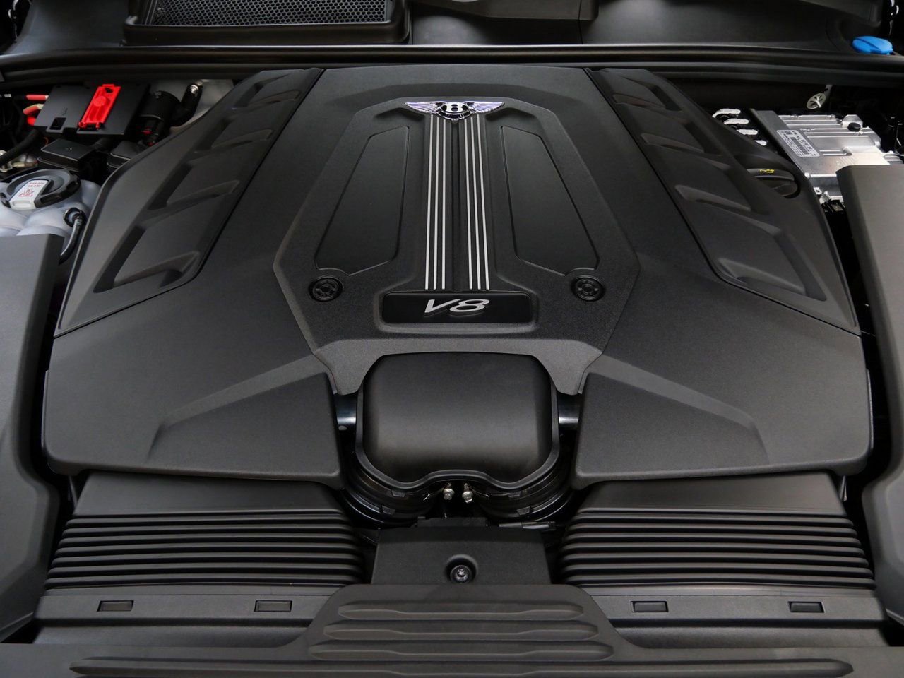 Used 2025 Bentley Bentayga AWD/4WD image 29