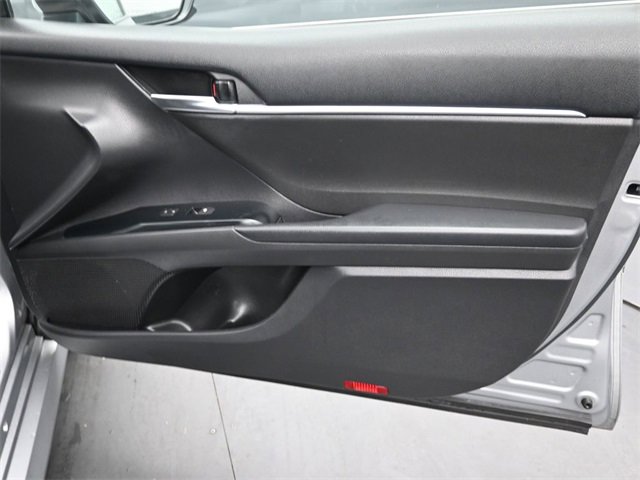 Used 2020 Toyota Camry LE image 18