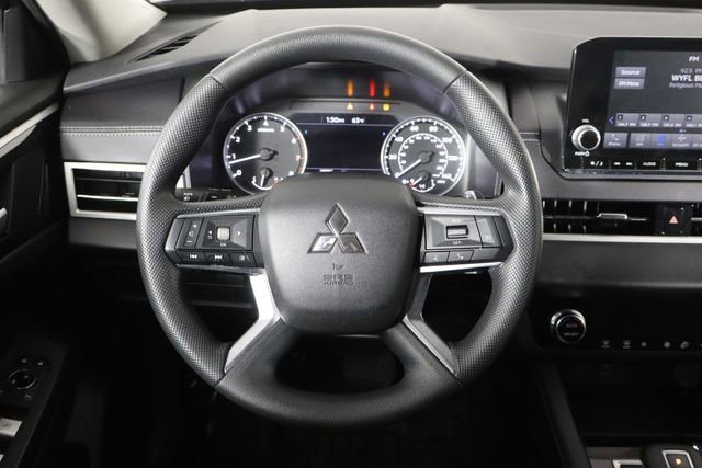 Used 2024 Mitsubishi Outlander ES image 22
