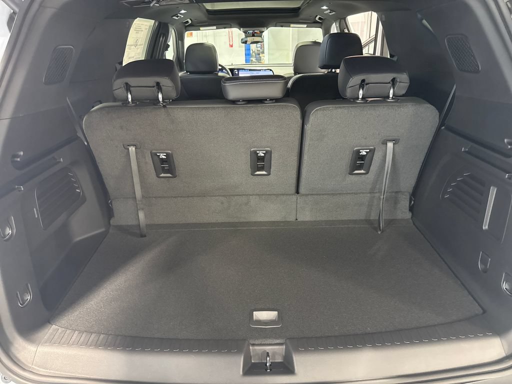 New 2027 Chevrolet Traverse LT w/ Sun and Wheel Package AWD/4WD image 43