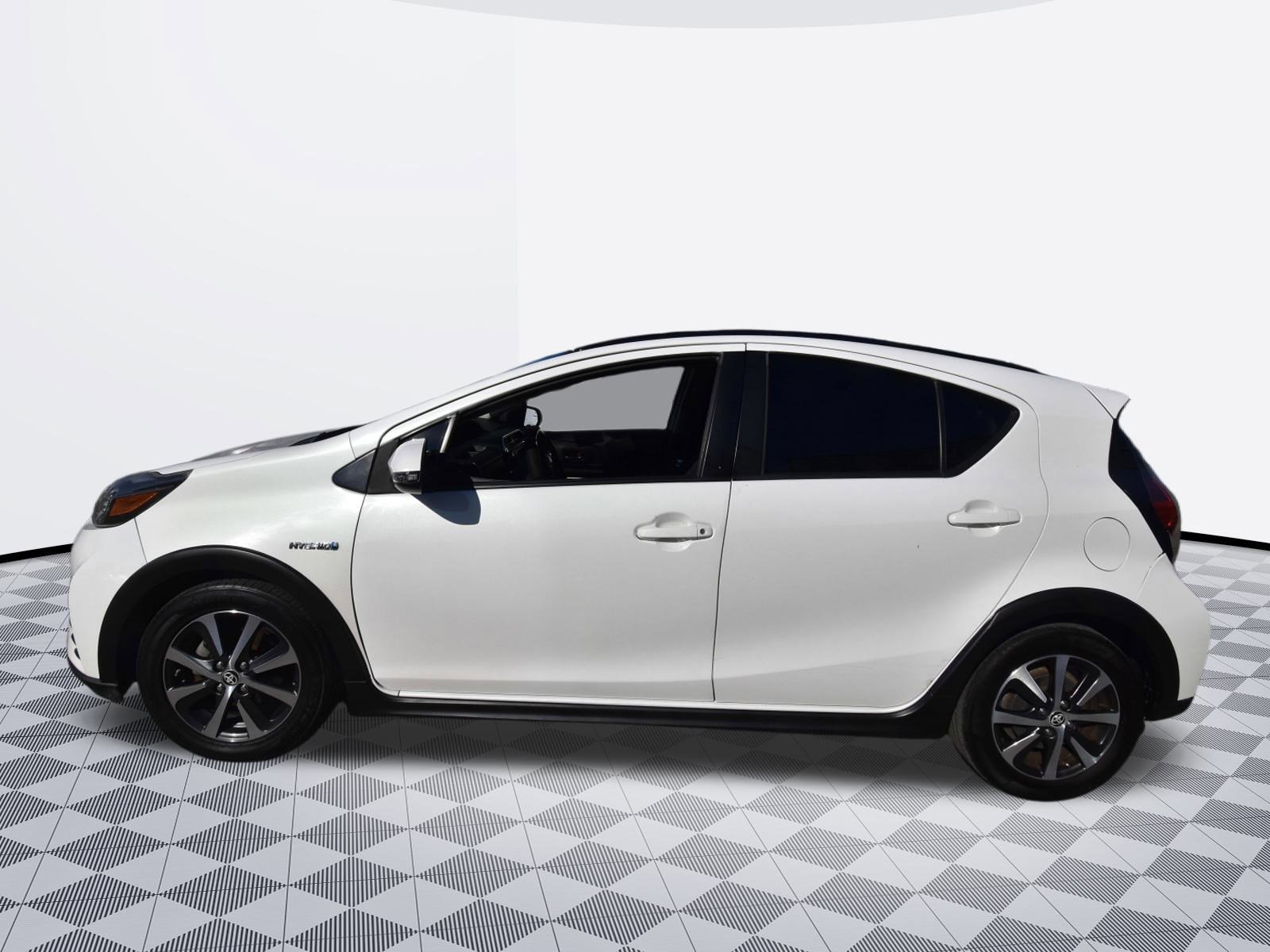Used 2018 Toyota Prius C Two image 2