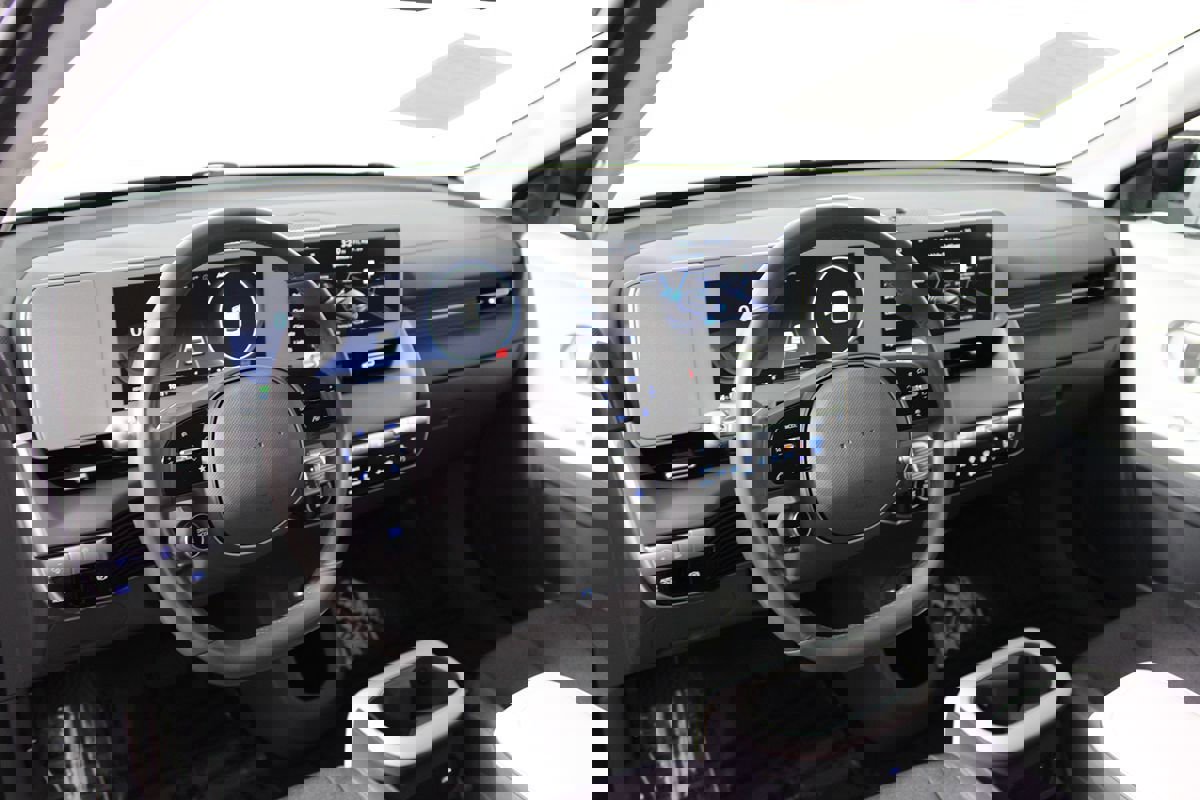 Used 2024 Hyundai Ioniq 5 SE image 7