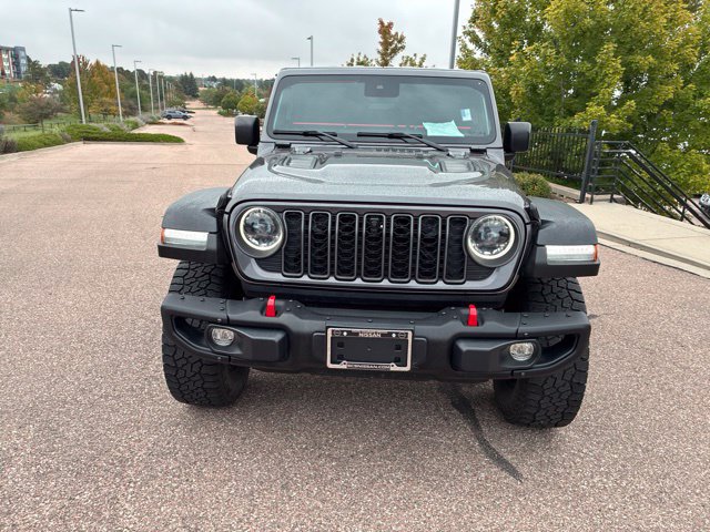 Used 2024 Jeep Gladiator Rubicon w/ Technology Group AWD/4WD image 2