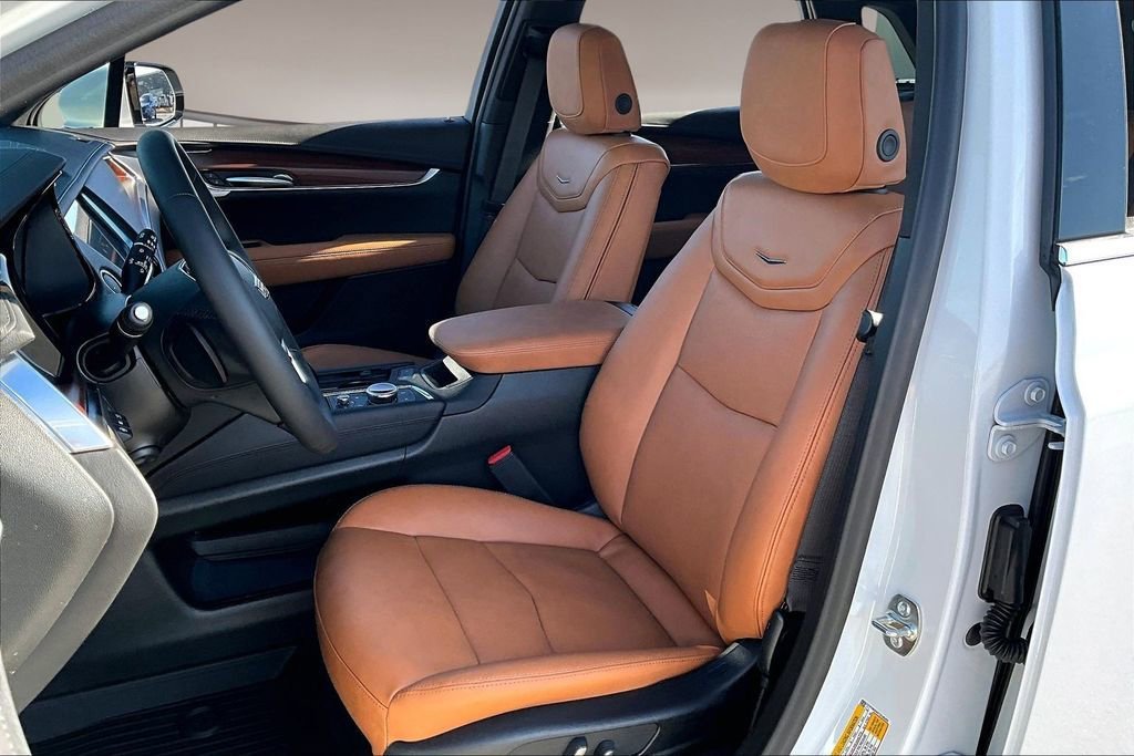 New 2026 Cadillac XT5 Premium Luxury w/ LPO, Floor Liner Package AWD/4WD image 9