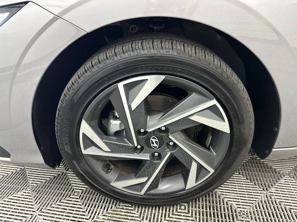 Used 2025 Hyundai Elantra SEL FWD image 11