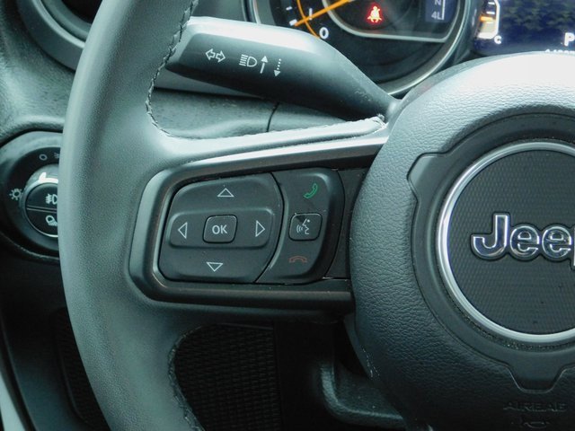 Used 2023 Jeep Gladiator Willys image 18