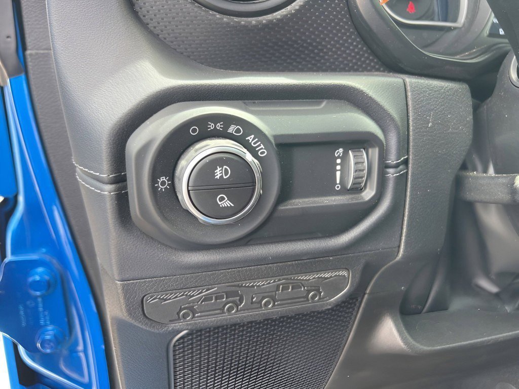 Used 2025 Jeep Gladiator Mojave w/ Convenience Group AWD/4WD image 24