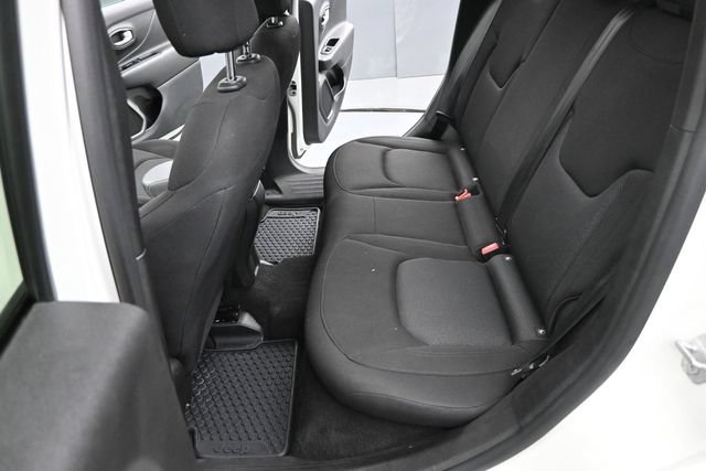 Used 2023 Jeep Renegade Latitude AWD/4WD image 16