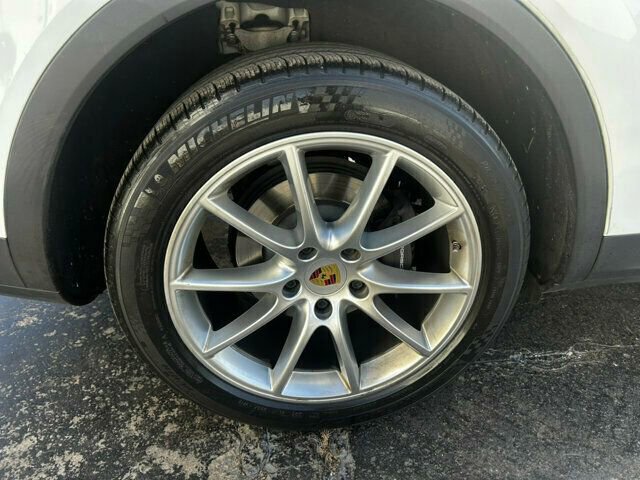 Used 2019 Porsche Cayenne image 32
