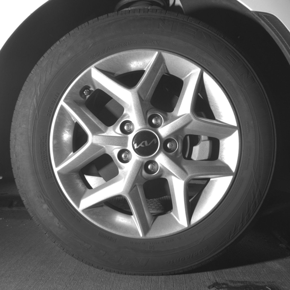 Used 2025 Kia Soul LX w/ LX Technology Package FWD image 13