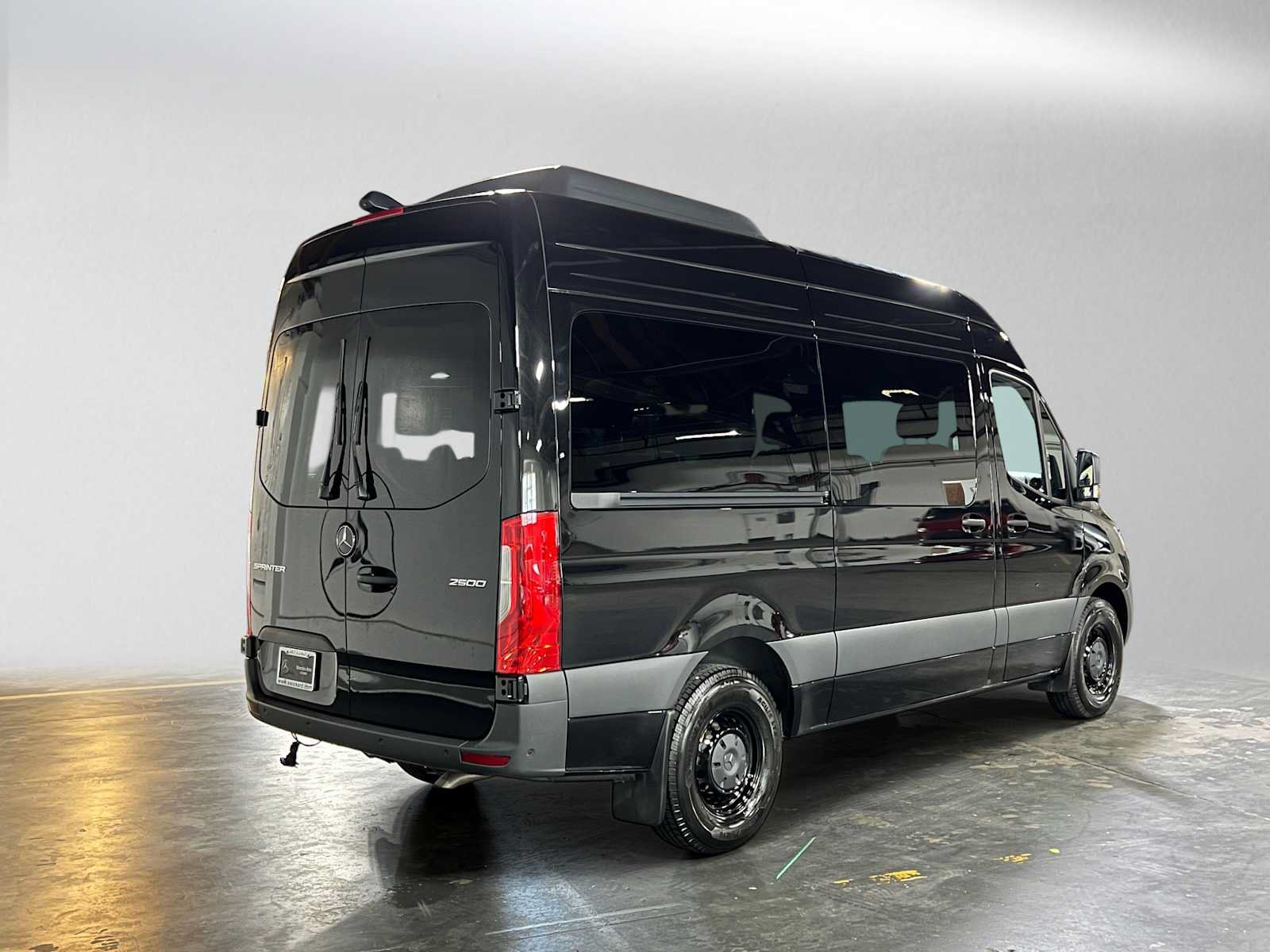 Used 2025 Mercedes-Benz Sprinter 2500 image 3
