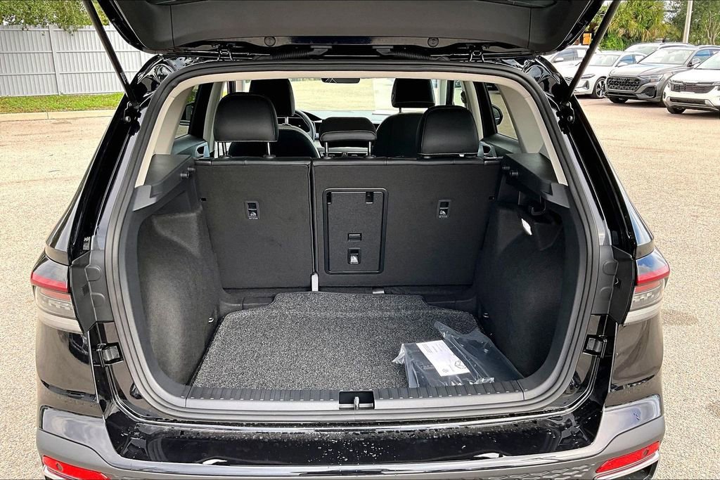 New 2026 Volkswagen Taos SE FWD image 15