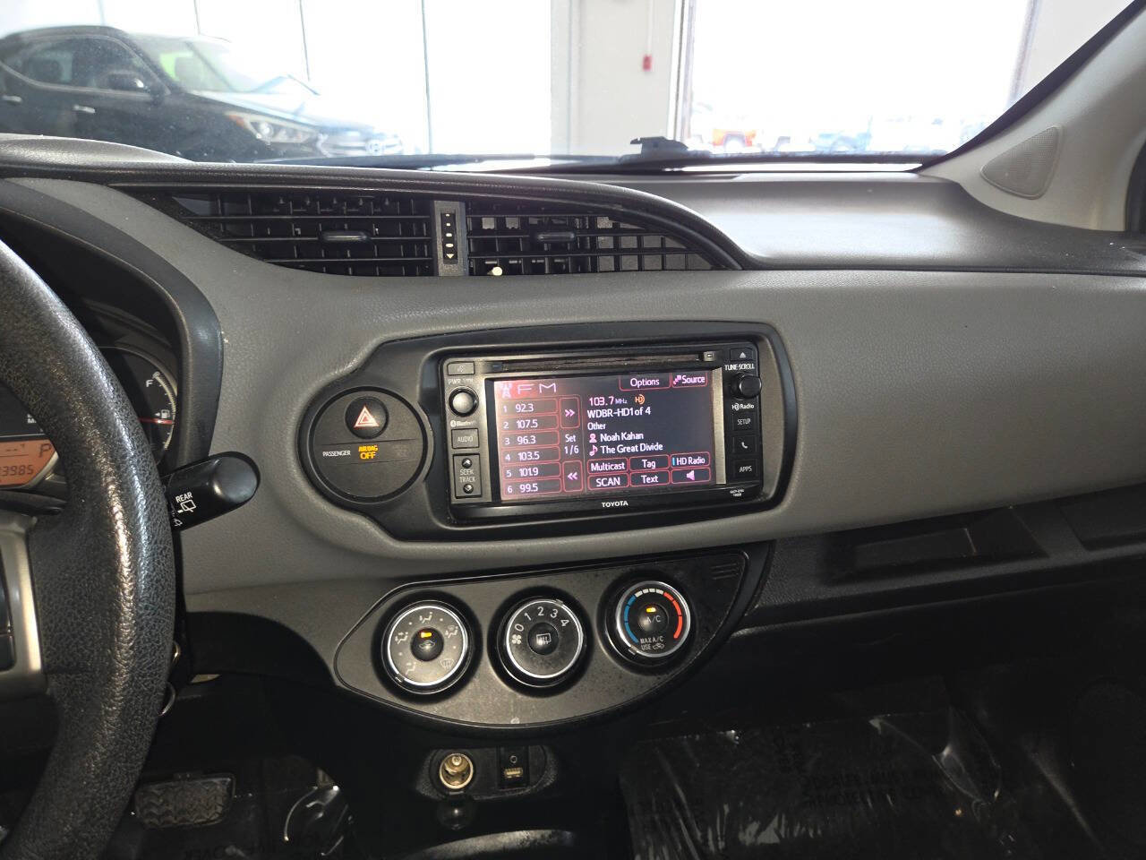 Used 2017 Toyota Yaris L FWD image 31