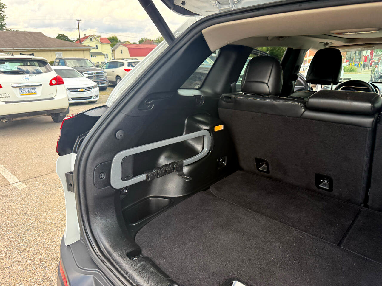 Used 2017 Jeep Cherokee High Altitude w/ Luxury Group image 57