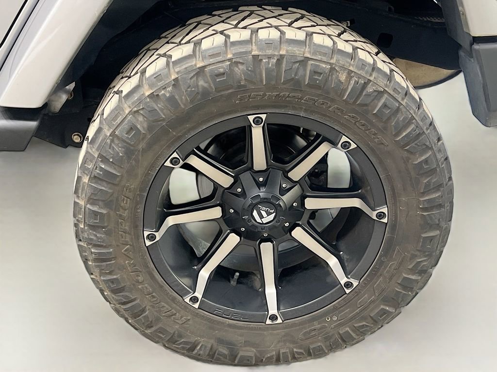 Used 2016 Jeep Wrangler Unlimited Sahara w/ Connectivity Group image 32