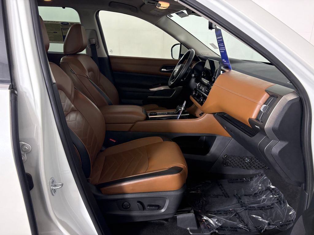 Used 2023 Nissan Pathfinder Platinum AWD/4WD image 40