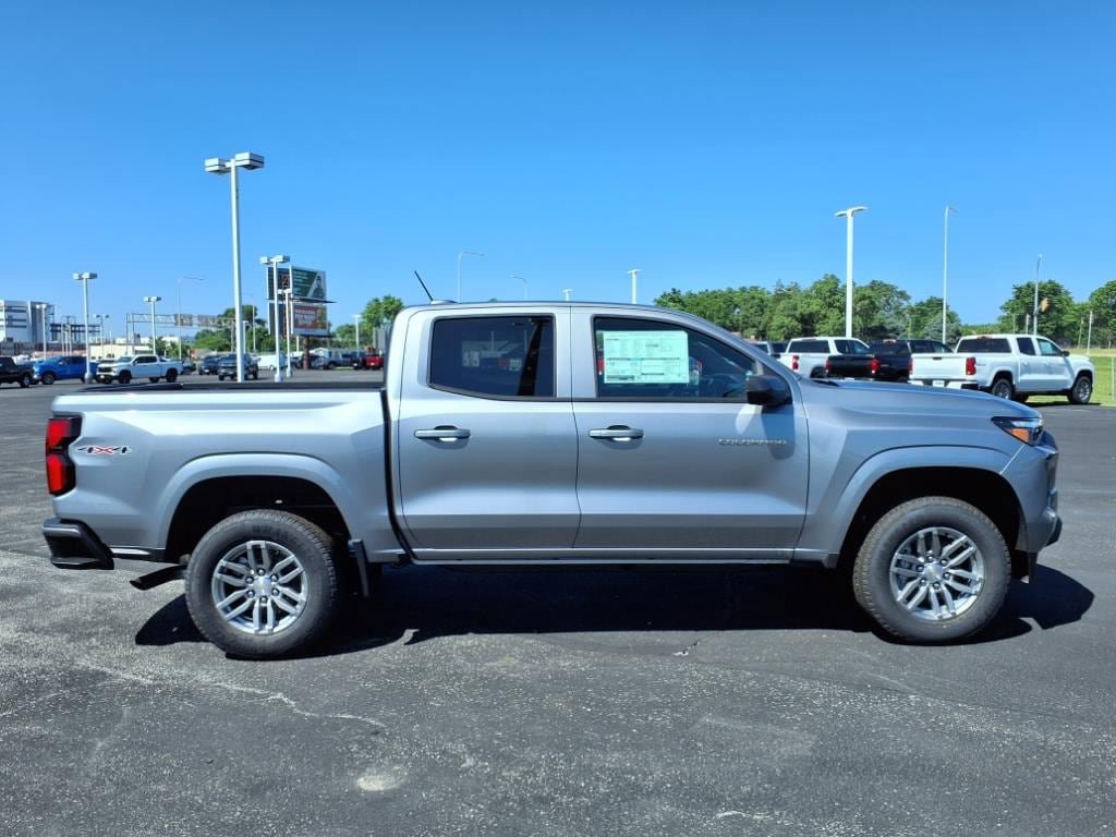 New 2025 Chevrolet Colorado LT w/ LT Convenience Package AWD/4WD image 2