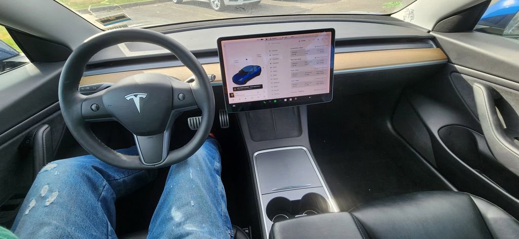 Used 2021 Tesla Model 3 Performance image 4