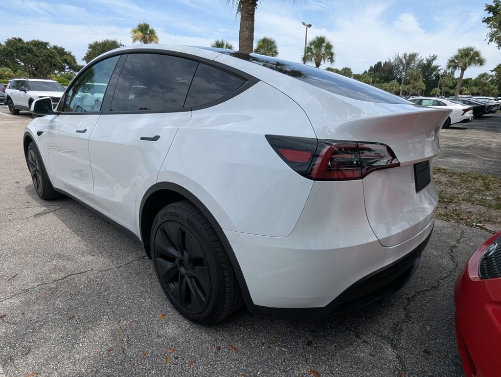 Used 2024 Tesla Model Y Long Range AWD/4WD image 5