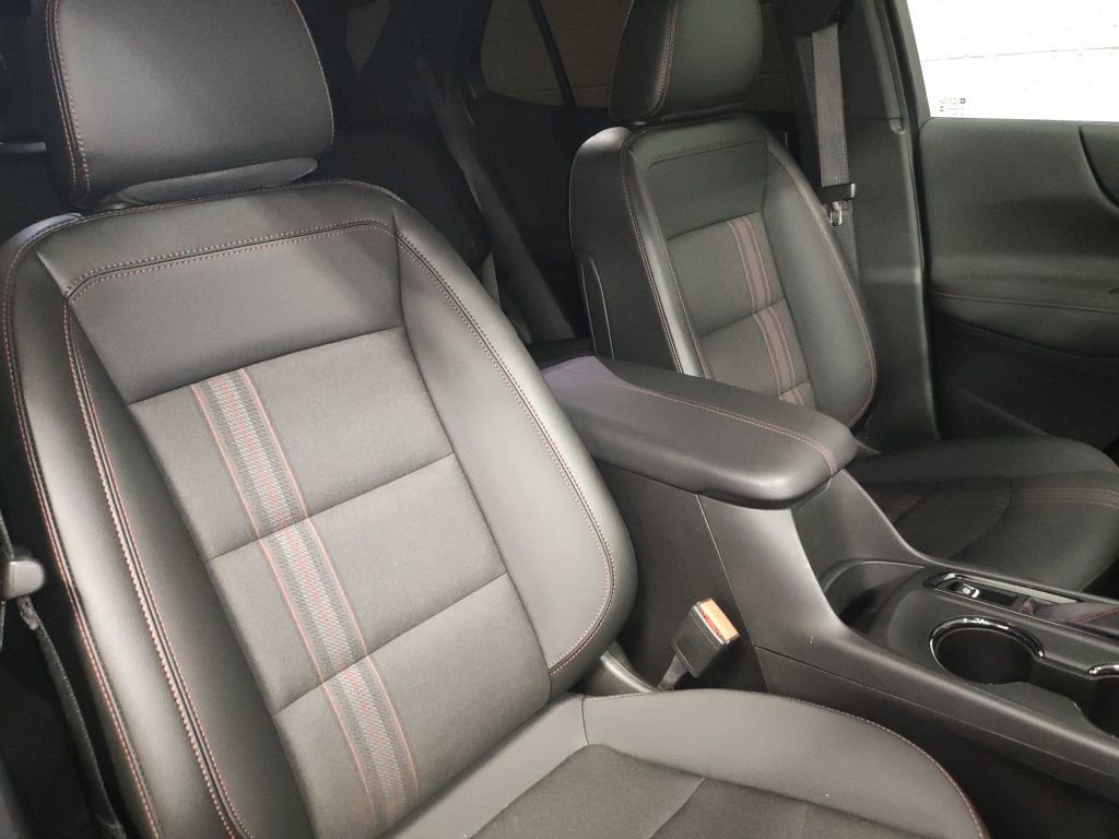 Used 2023 Chevrolet Equinox RS w/ LPO, Floor Liner Package image 9