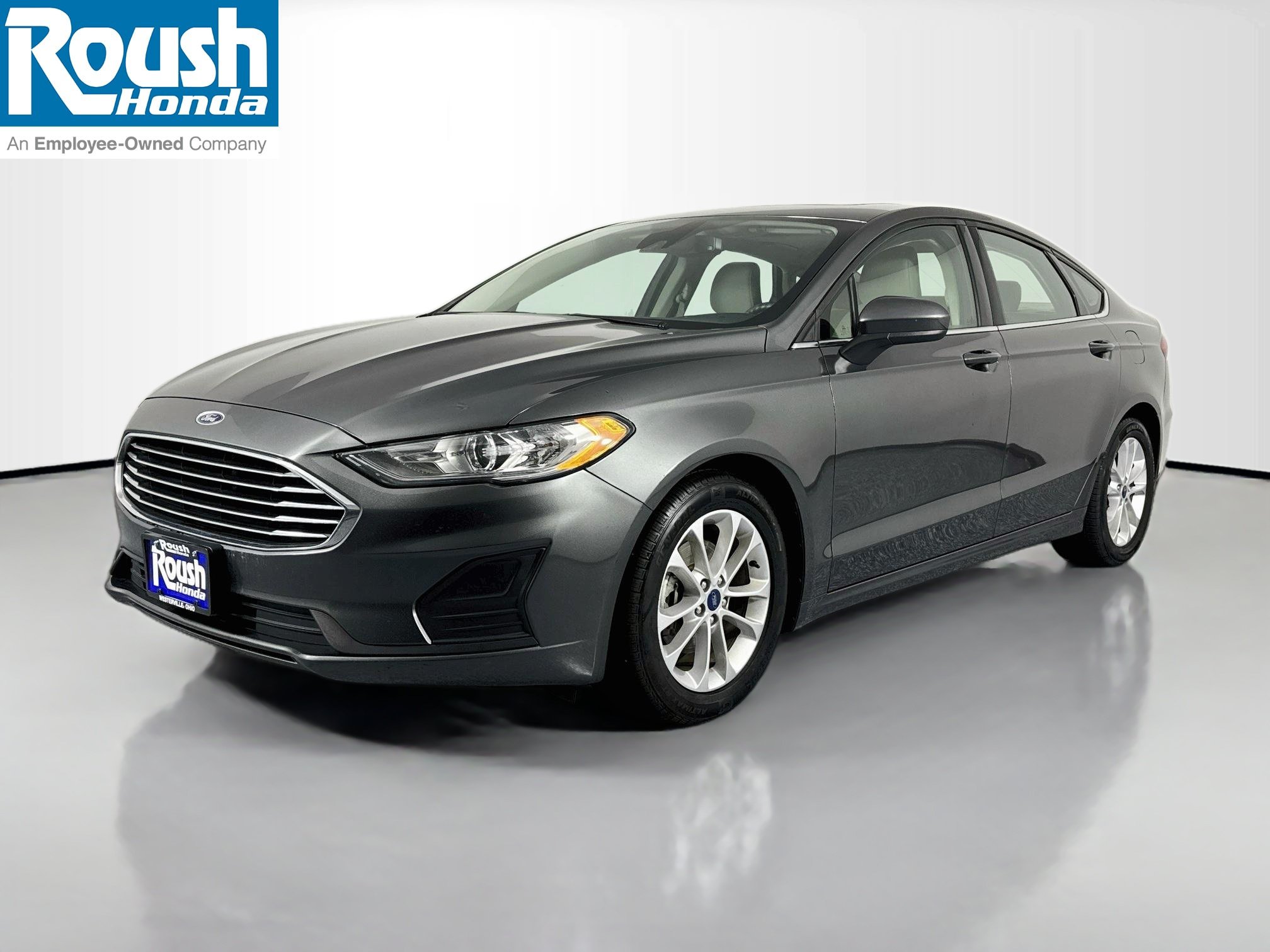 Used 2019 Ford Fusion SE FWD image 1