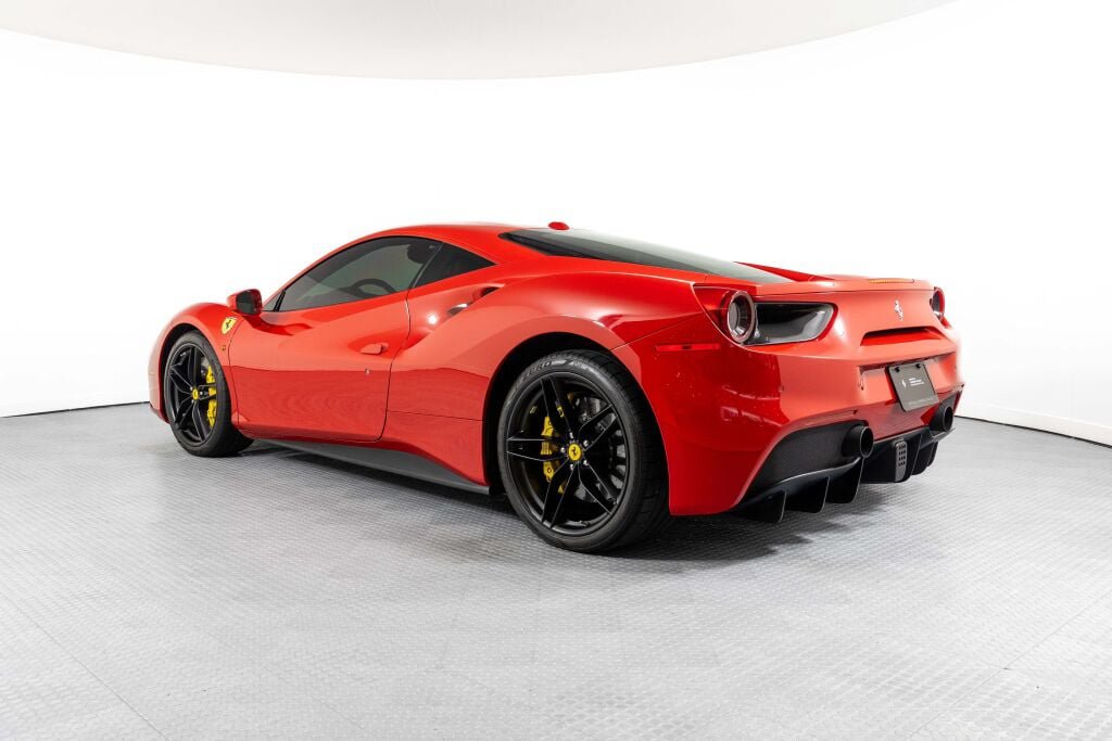 Used 2017 Ferrari 488 GTB RWD image 9