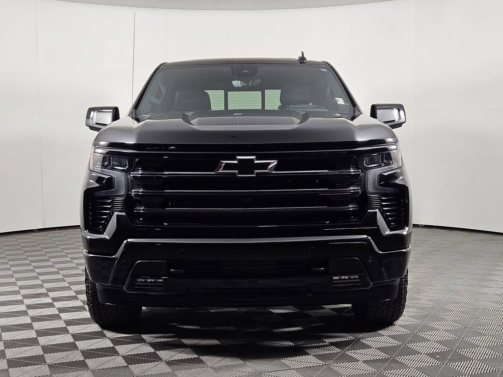 Used 2025 Chevrolet Silverado 1500 High Country w/ Midnight Edition AWD/4WD image 2