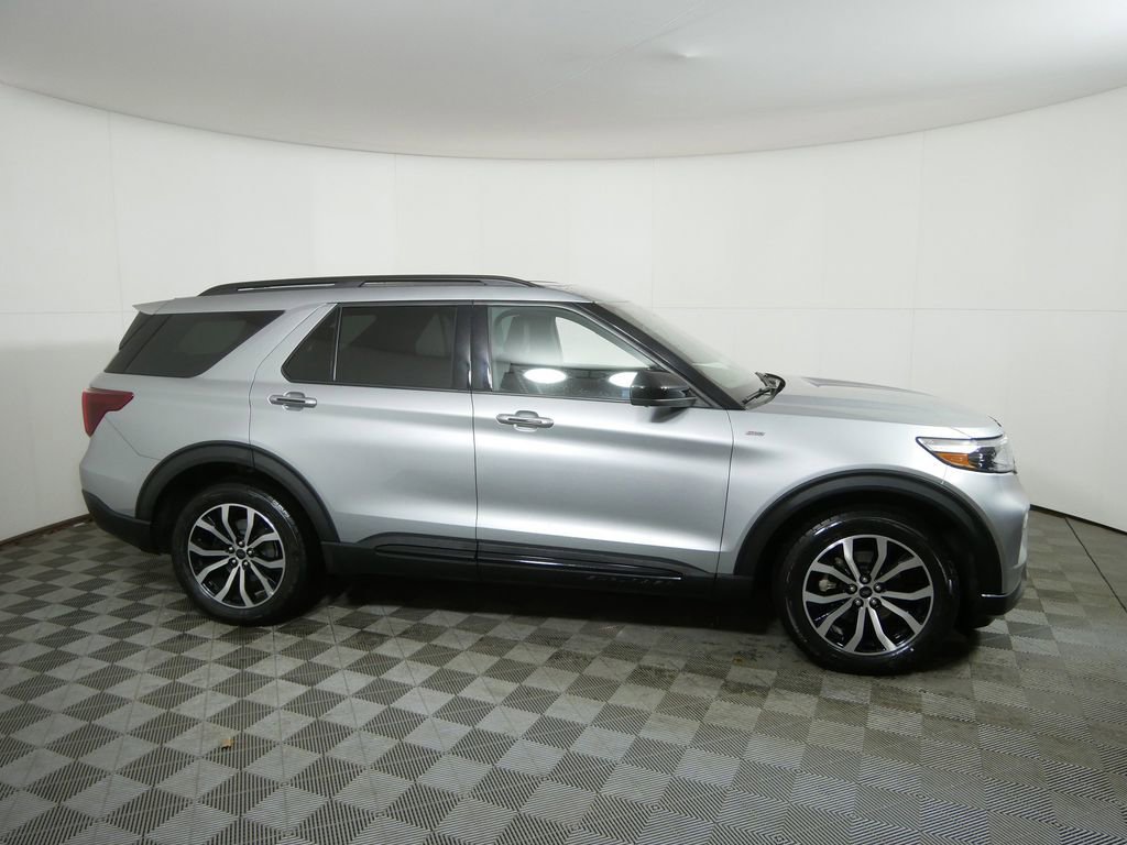 Used 2023 Ford Explorer ST-Line image 2