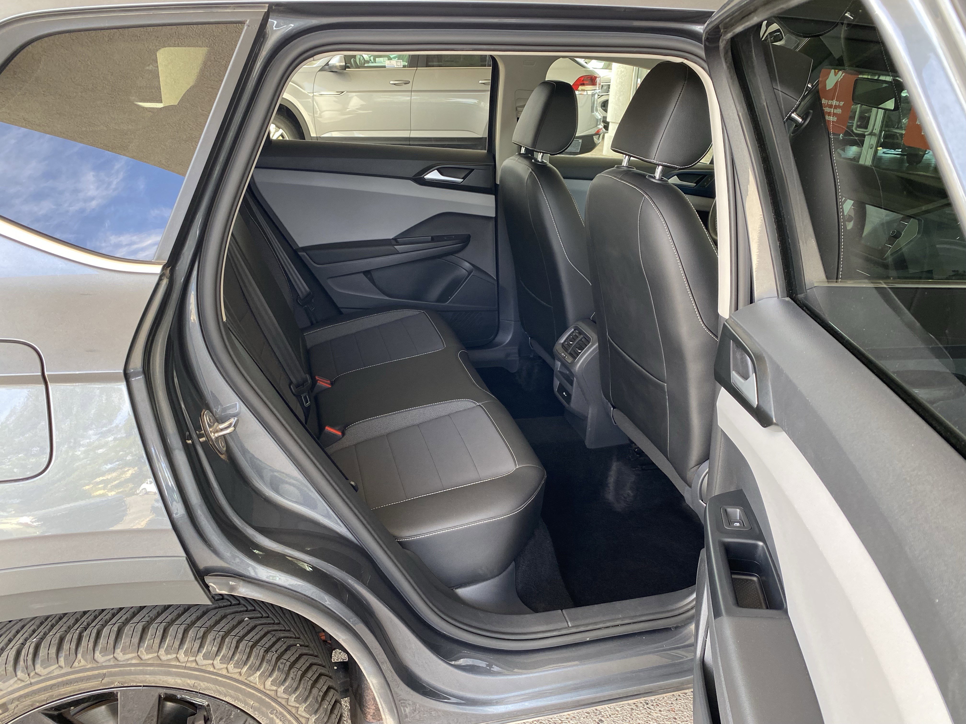 Certified 2022 Volkswagen Taos SE image 31