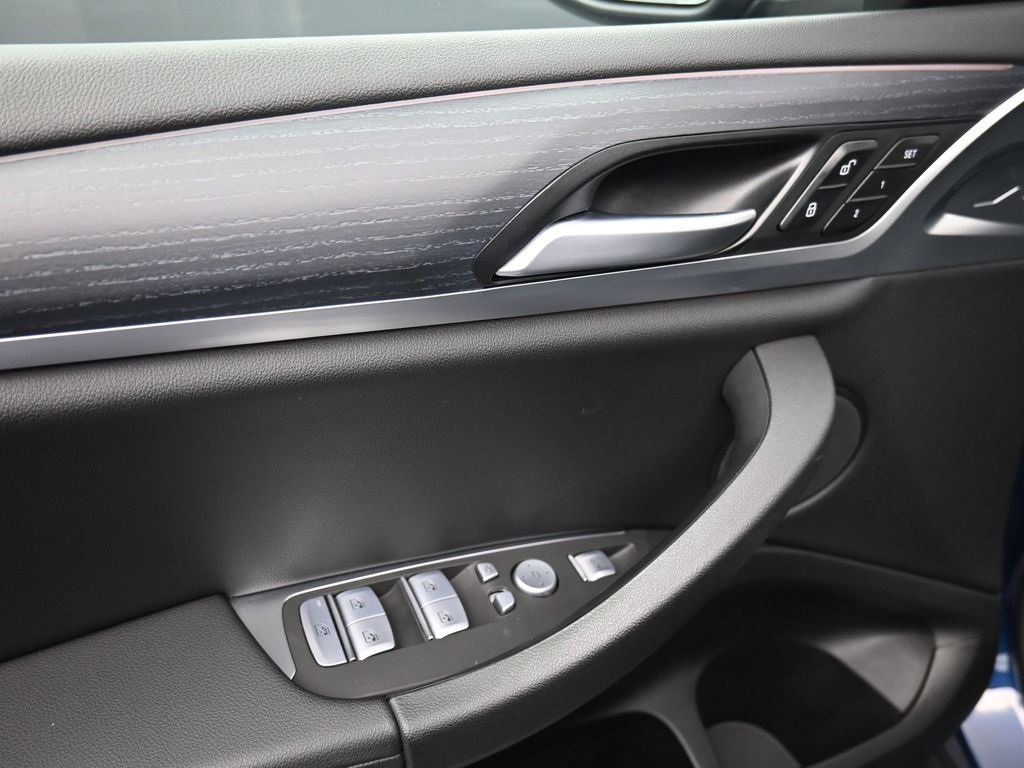 Used 2024 BMW X4 xDrive30i image 9